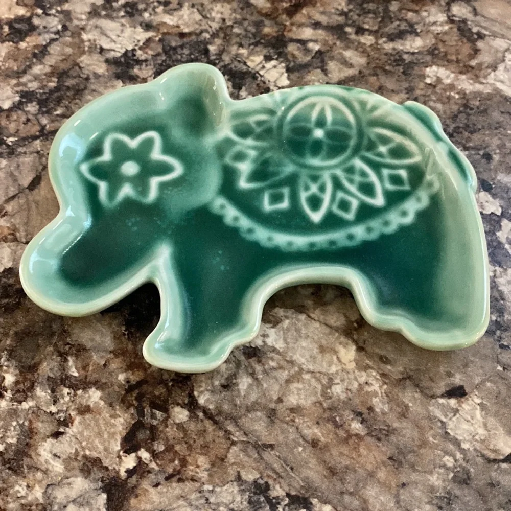 Vintage Pier 1 Style Green Elephant Trinket Dish Jewelry Tray 6”.